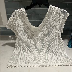 Stylish White Express Top (Must Add to a Bundle Amounting to a Minimum of $20)